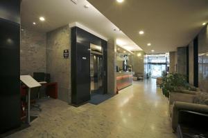 an office with a lobby with a reception desk and a lobby at Metro Tourist Hotel Cheonan in Ch'ŏnan-yŏk