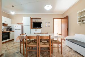 Kuchyň nebo kuchyňský kout v ubytování Le Sabbie Bianche