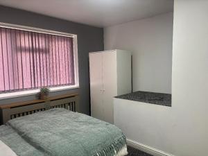 Фотография из галереи Ensuite at green road в городе Дадли