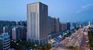 長沙市にあるWhite Swan Hotel ChangShaの街の真ん中にある高層ビル