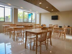 a conference room with tables and chairs and a tv at GreenTree Inn Express Gongqing City Nanchang University in Gongqingcheng