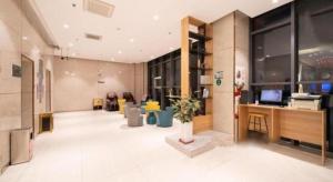 TV a/nebo společenská místnost v ubytování GreenTree Inn Jining Yanzhou Jiuzhou Fangyuan Business Hotel