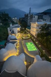 Bazén v ubytování Sangha Nova nebo v jeho okolí