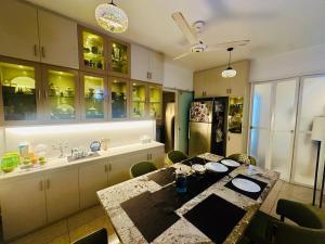 Kuchyň nebo kuchyňský kout v ubytování Momota-Neer