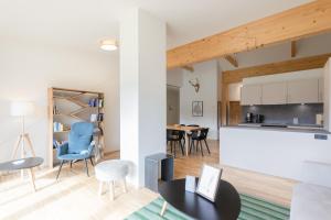 a living room and kitchen with a table and chairs at Haus Weigt - Appartement das Grüne in Mariapfarr
