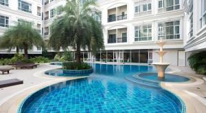 Bazén v ubytování Thaisun Bangkok Hotel nebo v jeho okolí