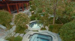 - une vue aérienne sur un jardin avec une piscine dans l'établissement Xian Huaqingyutang Hotel, à Xi'an