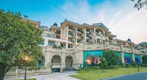a large white building on the side of a street at Country Garden Phoenix Hotel Huangshan in Huangshan