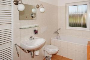 Holiday home in Markkleeberg near a lakeにあるバスルーム