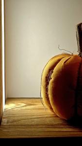 a sandwich sitting on top of a wooden table at Dolomiten Lounge - moderno con parcheggio privato in Pergine Valsugana