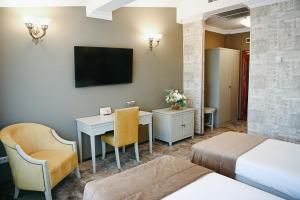 TV a/nebo společenská místnost v ubytování Hotel La Castel Iasi