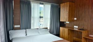 Ένα ή περισσότερα κρεβάτια σε δωμάτιο στο Dolphin Residency