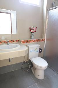 Koupelna v ubytování Chatin Guesthouse + 37 fotografií