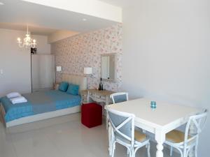 A bed or beds in a room at Petrakis sunset