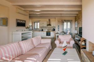 a living room with a couch and a kitchen at Riglia Villas - Villa Stone in Riglia