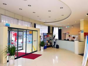 済南市にあるJinjiang Inn Jinan Daming Lakeの売店ロビー