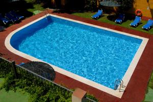 Bazén v ubytování Hotel Pinomar nebo v jeho okolí