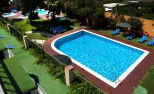 Bazén v ubytování Hotel Pinomar nebo v jeho okolí