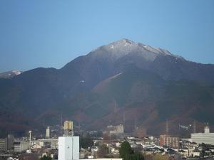 Nespecifikovaný výhled na hory nebo výhled na hory při pohledu z hotelu