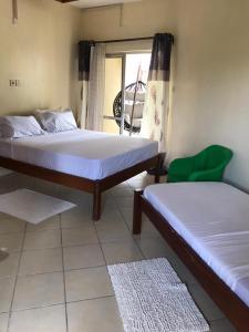 Postel nebo postele na pokoji v ubytování Razz Homes + 11 fotografií