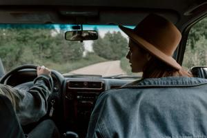a woman in a cowboy hat driving a car at Studio 4 in Bad Schallerbach