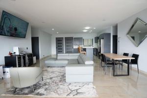 Μια τηλεόραση ή/και κέντρο ψυχαγωγίας στο La Parada House 25