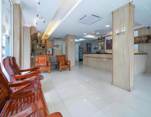 Cuisine ou kitchenette dans l'établissement Collection O Seremban Near Gateway Mall Formerly Sri Mutiara Hotel