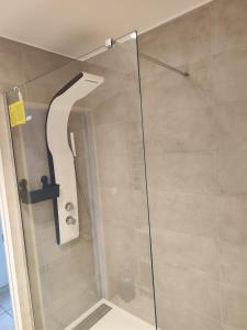 a shower with a glass door in a bathroom at Volledig gerenoveerd 2 slaapkamer appartement in Westende-Bad, 250 m van het strand in Westende Bad +18 photos