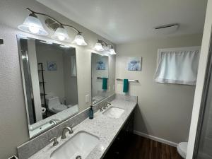a bathroom with two sinks and a large mirror at Hilo Bayview in Hilo +16 photos