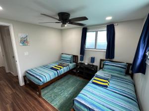 a bedroom with two beds and a ceiling fan at Hilo Bayview in Hilo