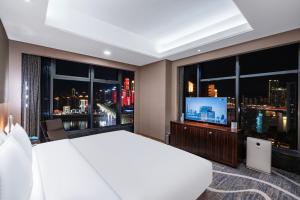 TV a/nebo společenská místnost v ubytování C Plaza Hotel