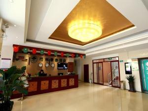 a lobby with a restaurant with a large ceiling at GreenTree Inn Dongying Xisi Road Huachuang Building in Kenli