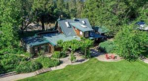 an overhead view of a house with a green roof at The Davies Family Inn in Camino