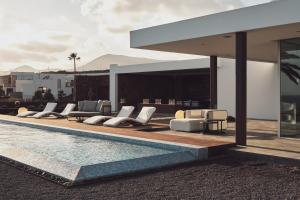 Villa Tenorの敷地内または近くにあるプール +24枚の写真