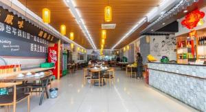 Da'ancunにあるGreenTree Alliance Sanya Jiyang District Yalongwan Road Hotelのカウンター席