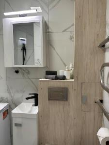 Koupelna v ubytování Newly renovated cosy apartment near scenic river