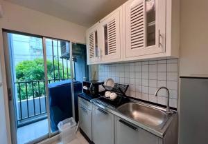 Η κουζίνα ή μικρή κουζίνα στο Minimal Condo At Ramkhamhaeng 64