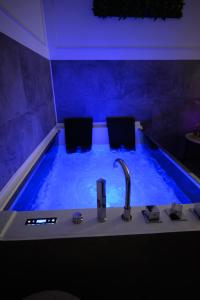 Fotografie z fotogalerie ubytování Apartment & Spa PRIVATE HOT TUB Central Berlin v Berlíně