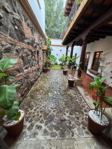 Κήπος έξω από το 'Entertainment Home with Courtyard & Rooftop