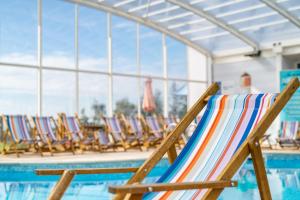 Bazén v ubytování Mersea Island by Away Resorts nebo v jeho okolí