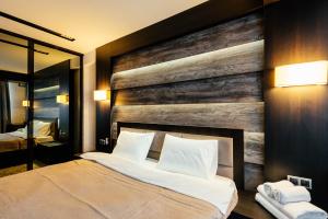 Ένα ή περισσότερα κρεβάτια σε δωμάτιο στο Bright & Modern Flat by the Circus