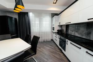 Η κουζίνα ή μικρή κουζίνα στο Bright & Modern Flat by the Circus