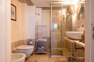 Ένα μπάνιο στο Lamia with pool +25 φωτογραφίες