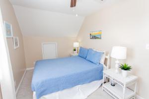 Postel nebo postele na pokoji v ubytování 125 E Lakeshore DR