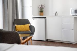 a living room with a chair with a yellow pillow at Casa Milano 2 in Jerez de la Frontera