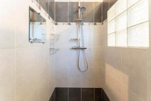 a bathroom with a shower with a shower head at Appartement agréable en Provence in Saint-Rémy-de-Provence +16 photos