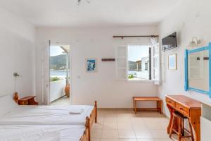 Postel nebo postele na pokoji v ubytování Sifnos studio 2