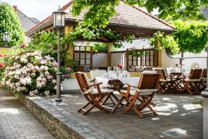 Κήπος έξω από το Gasthof Hotel Moser