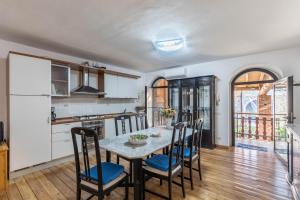 Kuchyň nebo kuchyňský kout v ubytování Appartamento Luna + 18 fotografií