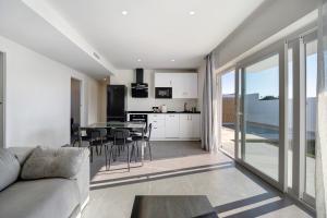 Kuchyň nebo kuchyňský kout v ubytování Villa Kalma